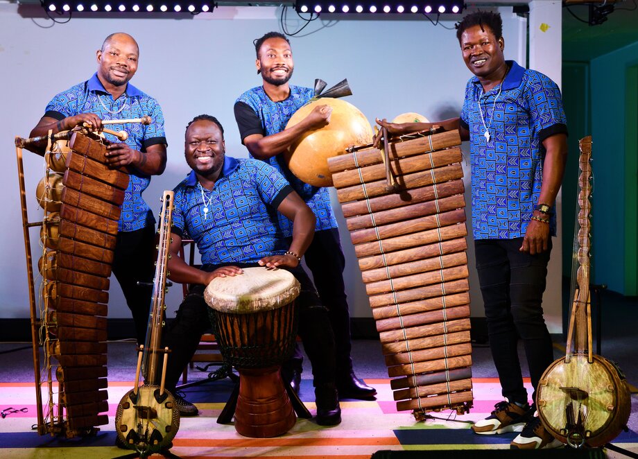 Musik und Tänze aus Burkina Faso mit der Gruppe Wapani