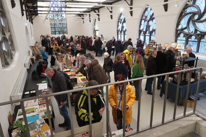 Blick auf Braunschweiger Antiquariatsmarkt im Dormitorium