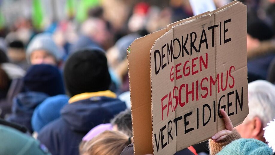 Demonstration "Gemeinsam gegen Rechts" auf dem Opernplatz in Hannover am 20. Januar 2024.