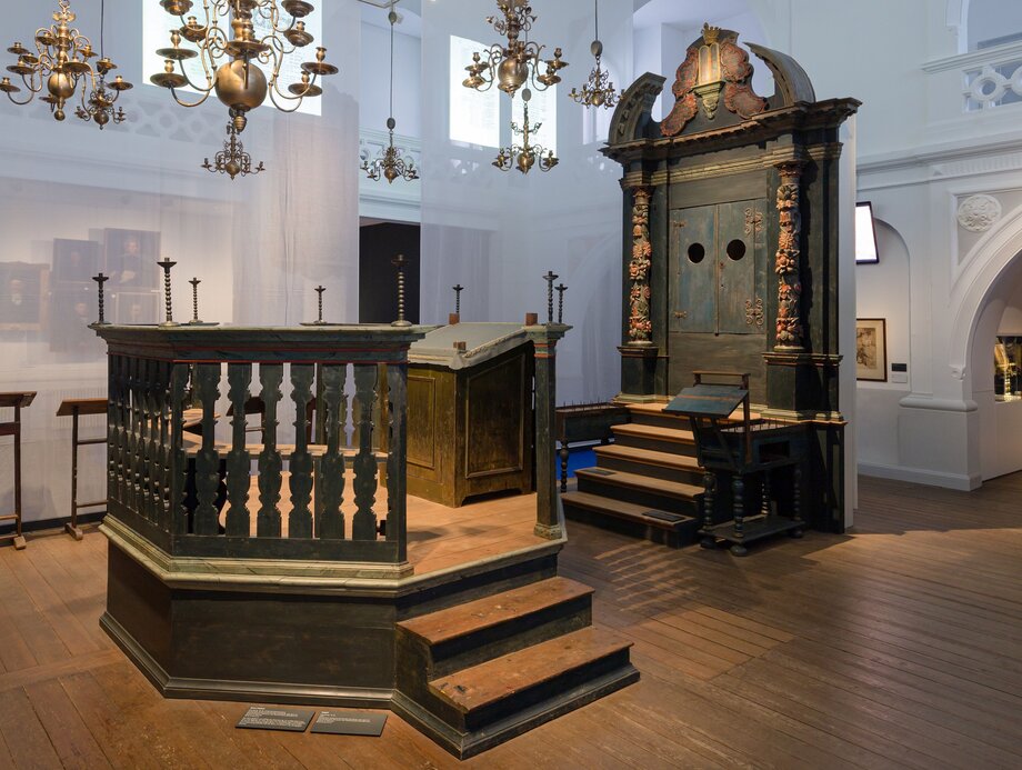 Blick auf die Inneneinrichtung der Hornburger Synagoge